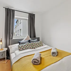 Apartment Perfect Location, 2 Min To Main Station